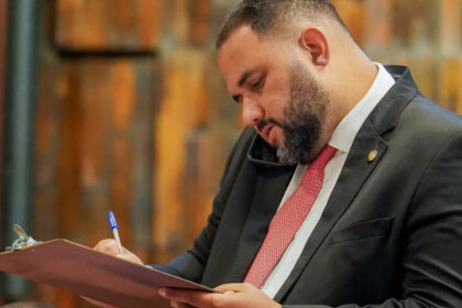 Polícia Federal localiza mensagens com ameaças de morte em celular de deputado no Rio
