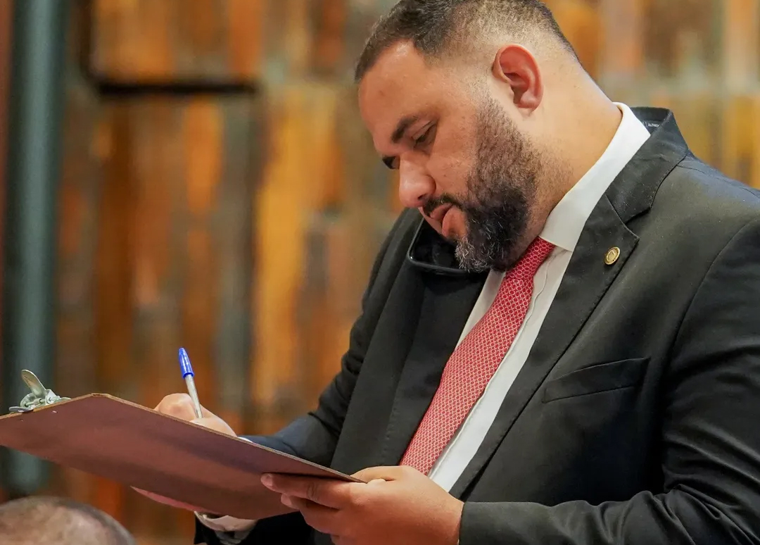 Polícia Federal localiza mensagens com ameaças de morte em celular de deputado no Rio