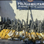Polícia Militar apreende arsenal de guerra em bunker no Rio de Janeiro