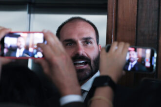 Procuradoria pede condenação de eduardo bolsonaro por coação no Supremo Tribunal Federal