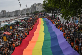 Projeto que veta menores em eventos LGBTQIA+ gera embate sobre inconstitucionalidade