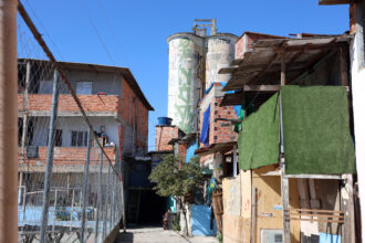 Quatro em cada dez brasileiros relatam presença de facções criminosas nas vizinhanças