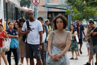 Renda média do trabalhador brasileiro atinge recorde histórico de R$ 3.722