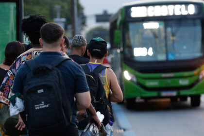 Brasil atinge mínima histórica no desemprego com marca de 5,6% em maio