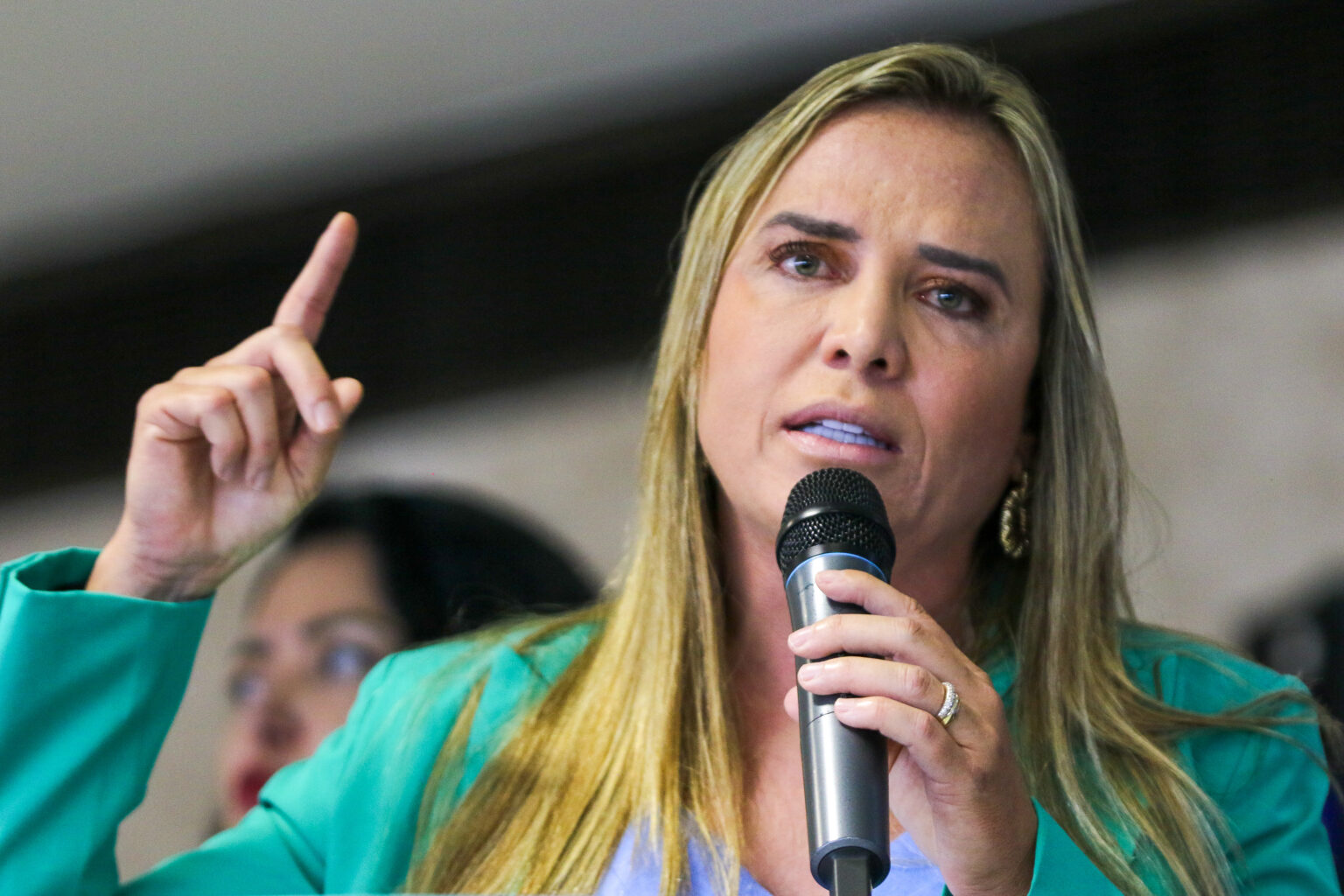 Governadora do DF tem alta após internação por pneumotórax