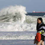 Orla do Rio entra em alerta máximo por ressaca com ondas que podem atingir 2,5 metros