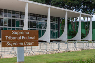 STF autoriza pagamento retroativo de penduricalhos para juízes e promotores