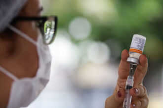 Anvisa determina atualização obrigatória na composição das vacinas contra a covid-19