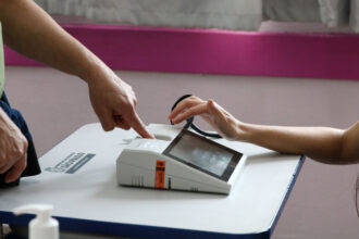 Biometria marca presença nas urnas brasileiras sem restringir o exercício do voto