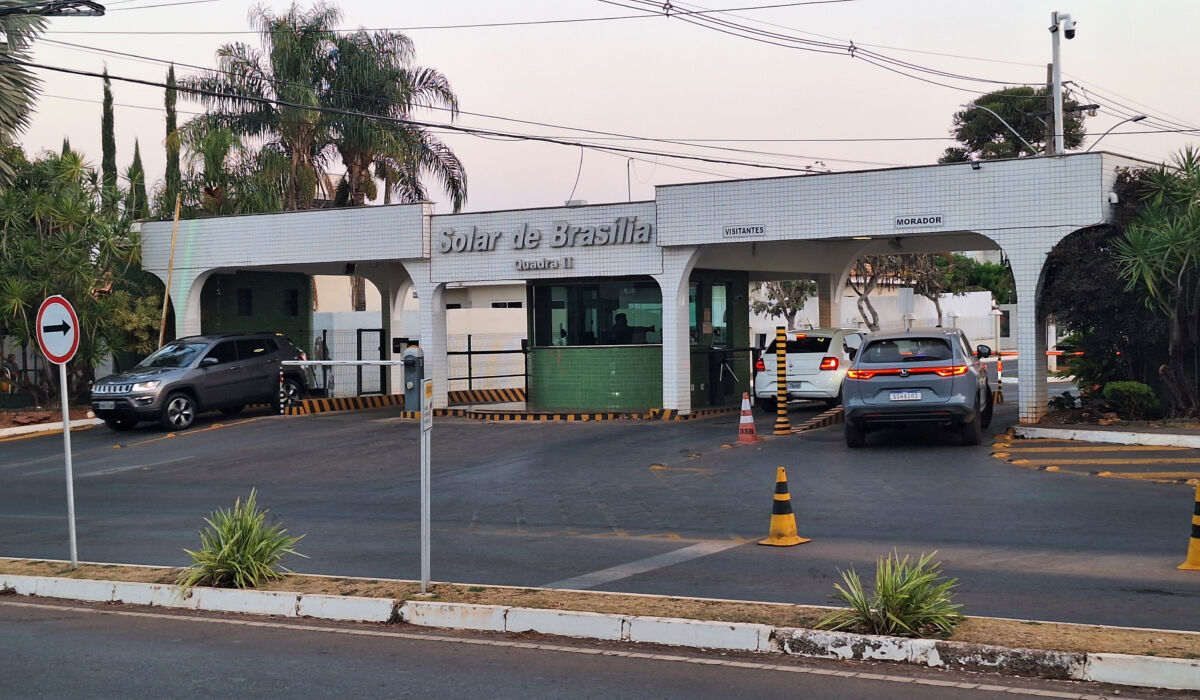 Defesa de Jair Bolsonaro solicita ao STF aval para encontro com Javier Milei na residência