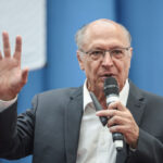 Geraldo Alckmin critica postura de Javier Milei em convenção do PL em São Paulo