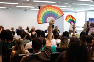 Governo estadual promete quitar salários atrasados do programa Rio Sem LGBTIfobia