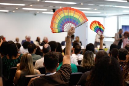 Governo estadual promete quitar salários atrasados do programa Rio Sem LGBTIfobia