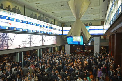Ibovespa retoma patamar dos 174 mil pontos com aposta em corte da Selic e queda do dólar