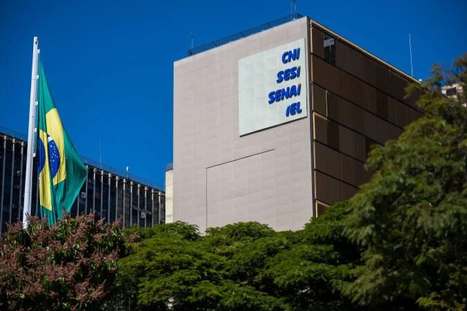 Indústria brasileira corta 25% da produção após sobretaxa imposta pelos Estados Unidos