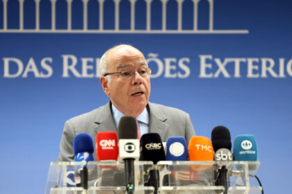 Mauro Vieira rechaça tarifas dos EUA e freia tentativa da Casa Branca de subjugar o Brasil