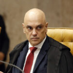 Moraes suspende por 90 dias visitas do senador Flávio Bolsonaro ao pai em prisão domiciliar