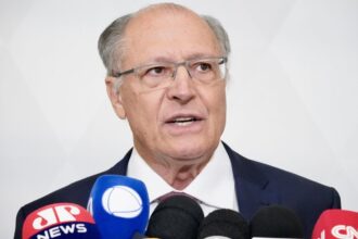 PSB formaliza suporte à chapa liderada por Lula e confirma Geraldo Alckmin como vice
