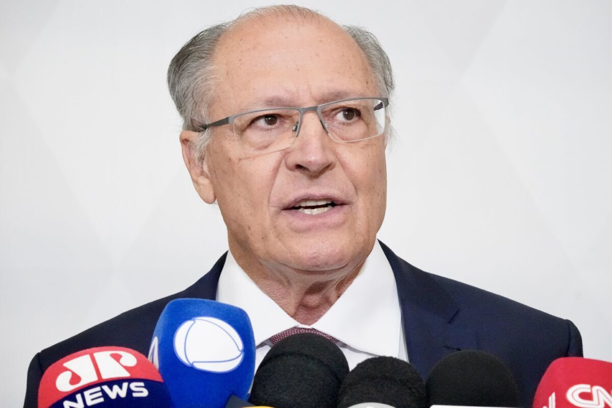 PSB formaliza suporte à chapa liderada por Lula e confirma Geraldo Alckmin como vice