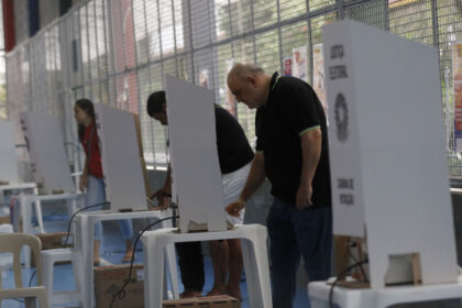 Segurança das urnas eletrônicas passa por 40 etapas de auditoria antes das Eleições 2026