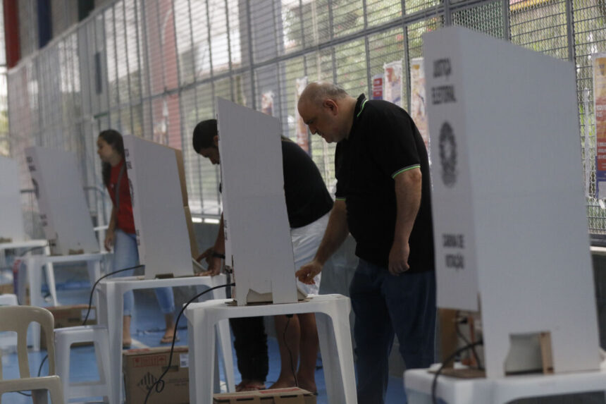 Segurança das urnas eletrônicas passa por 40 etapas de auditoria antes das Eleições 2026