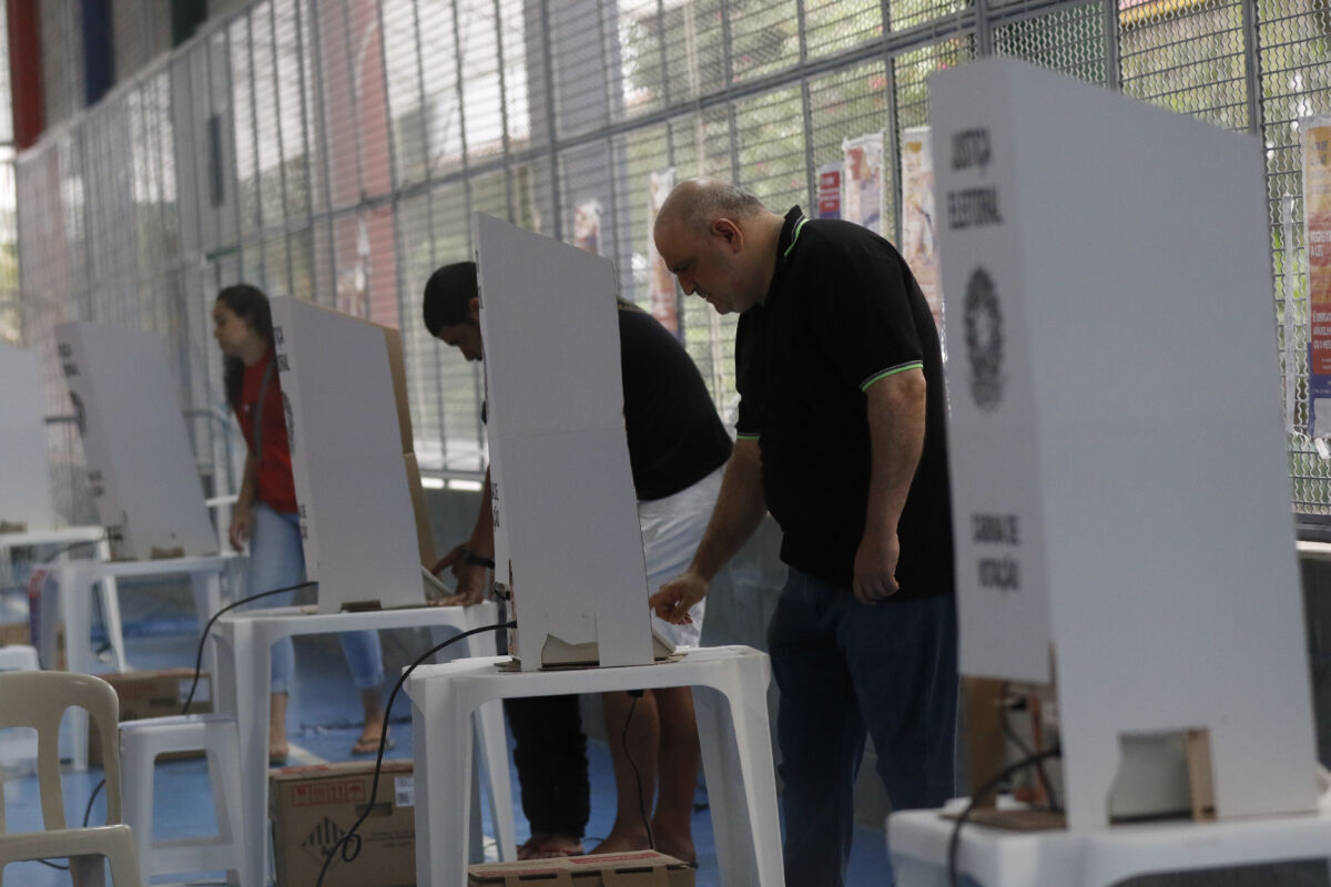 Segurança das urnas eletrônicas passa por 40 etapas de auditoria antes das Eleições 2026