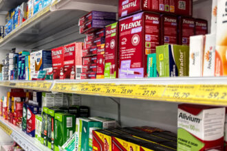 Venda de remédios em máquinas de condomínios é investigada pelo Ministério Público de SP