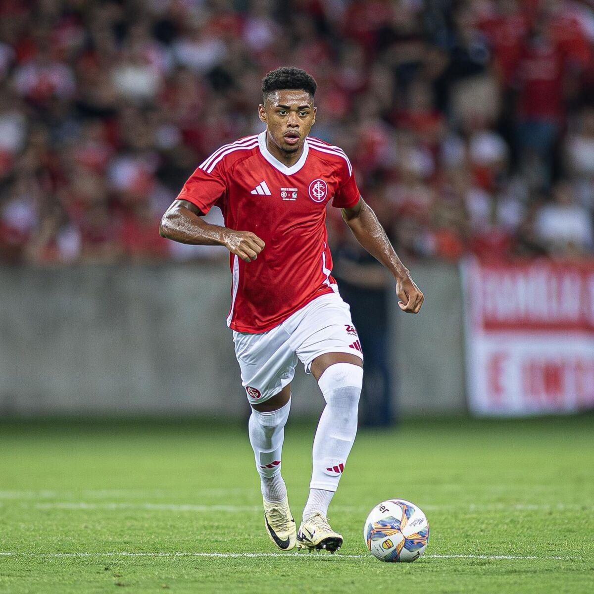 Victor Gabriel é suspenso pelo STJD até a recuperação do atacante Gabriel Pec