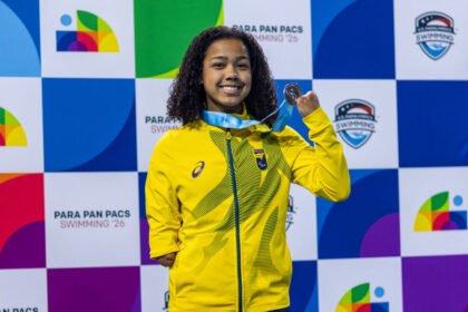 Alessandra Oliveira quebra recorde mundial em dia de dobradinhas brasileiras nos EUA