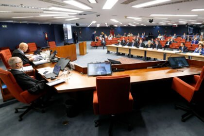 Alexandre de Moraes questiona eficácia do endurecimento penal contra facções criminosas