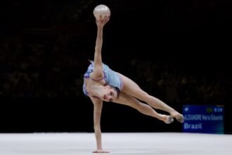 Bárbara Domingos e Maria Eduarda Alexandre estreiam bem no Mundial de Ginástica Rítmica