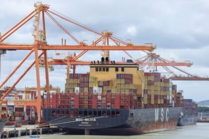 Brasil fecha julho com superávit de US$ 7 bilhões na balança comercial