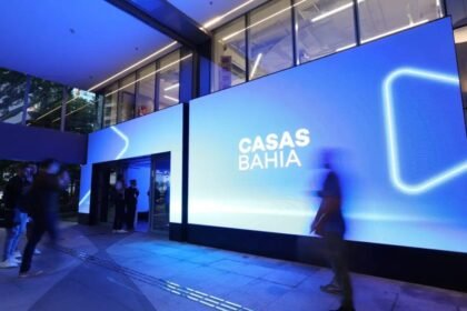 Casas Bahia deve readmitir funcionários após TRT-DF negar recurso sobre cortes em massa