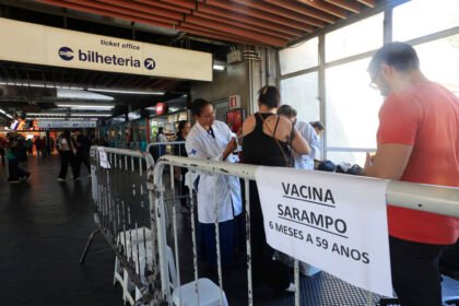 Casos de sarampo em São Paulo mobilizam campanha de vacinação que termina na terça