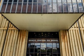 Copom inicia debates sob pressão de projeções do mercado por novos cortes na taxa Selic