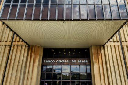Copom inicia debates sob pressão de projeções do mercado por novos cortes na taxa Selic