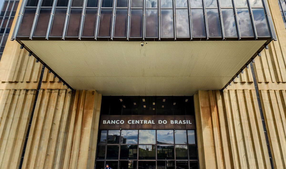 Copom inicia debates sob pressão de projeções do mercado por novos cortes na taxa Selic