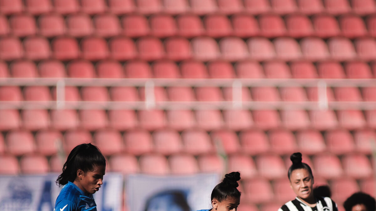 Cruzeiro goleia Botafogo com três gols de Marília pelo Brasileirão Feminino