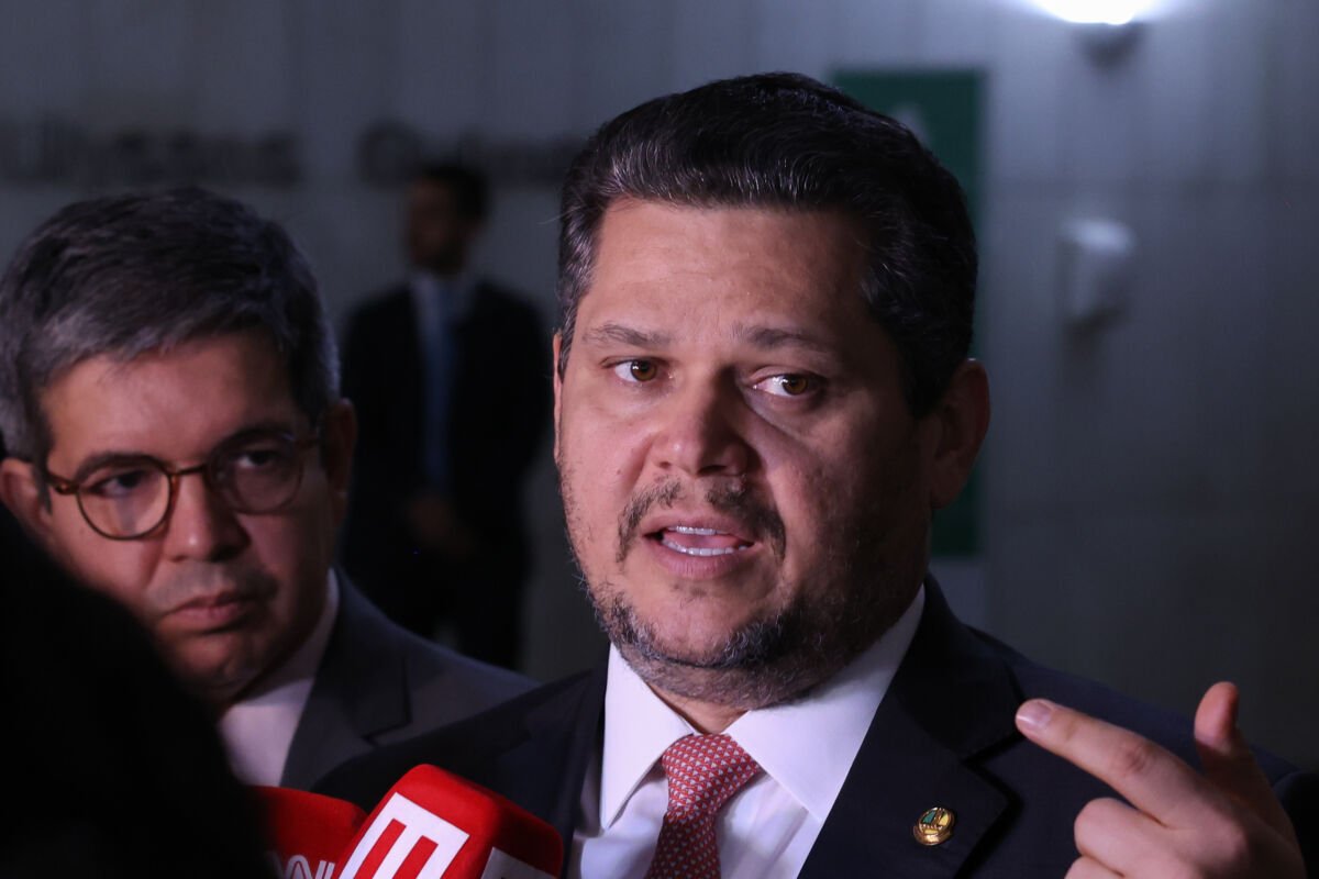 Davi Alcolumbre encaminha PEC que encerra escala 6x1 para análise na CCJ do Senado