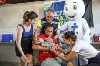 Dia D de multivacinação mobiliza o país para atualizar caderneta infantil e conter sarampo