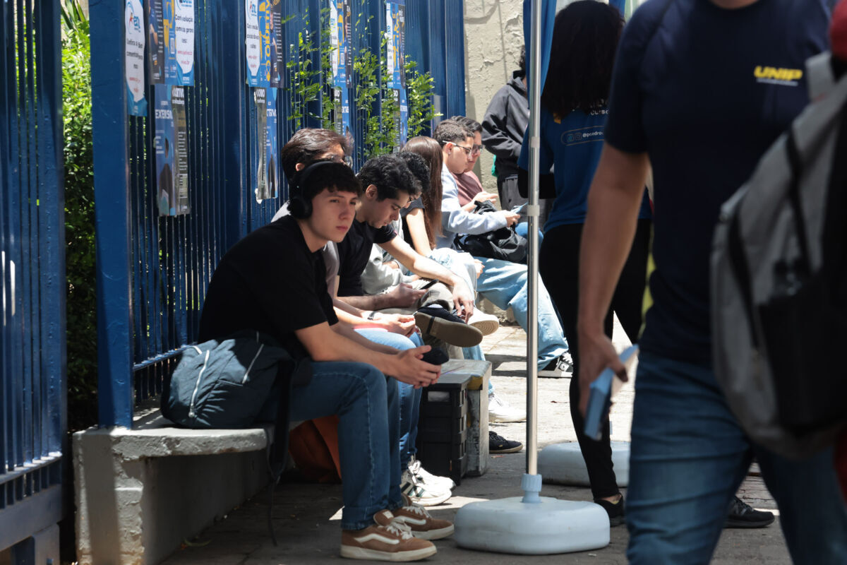 Eleitorado jovem encolhe 22% em 16 anos e perde força nos maiores colégios eleitorais do país