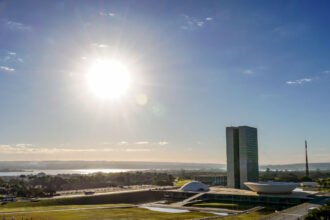 Escala 6x1 e taxa das blusinhas dominam pauta do Congresso em semana decisiva