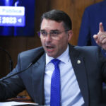 Flávio Bolsonaro tem filiação falsa investigada após partido Missão acionar o TSE