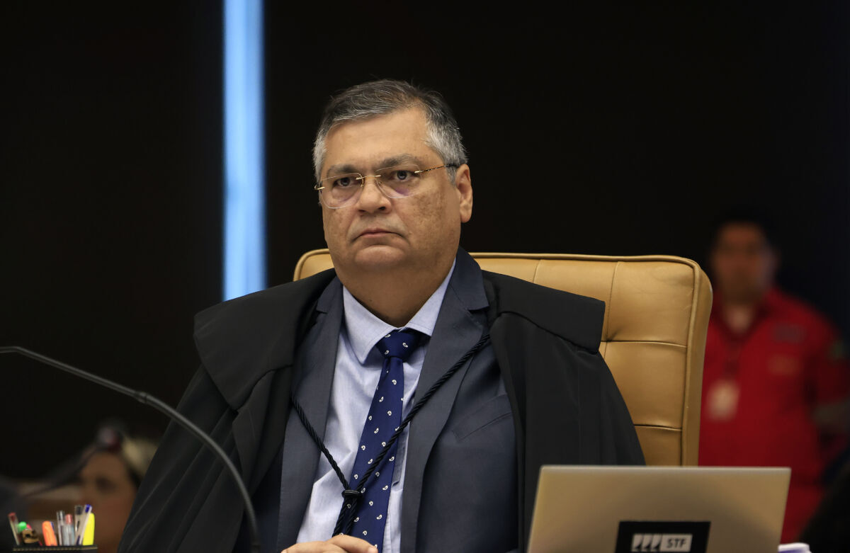 Flávio Dino autoriza inquérito da Polícia Federal para investigar Fábio Luís Lula da Silva