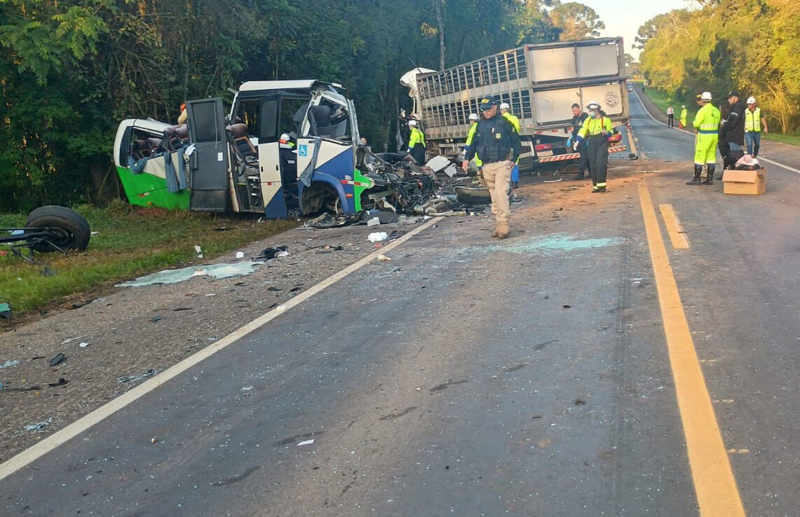 Identificação das 23 vítimas de acidente na BR-373 começa em Ponta Grossa