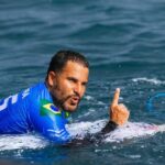 Ítalo Ferreira supera dores, avança às semifinais no Taiti e garante topo do ranking mundial