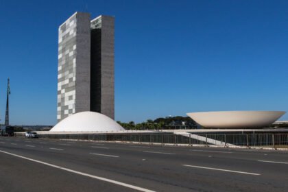 Lula e presidentes da Câmara e do Senado definem pauta de esforço concentrado para setembro