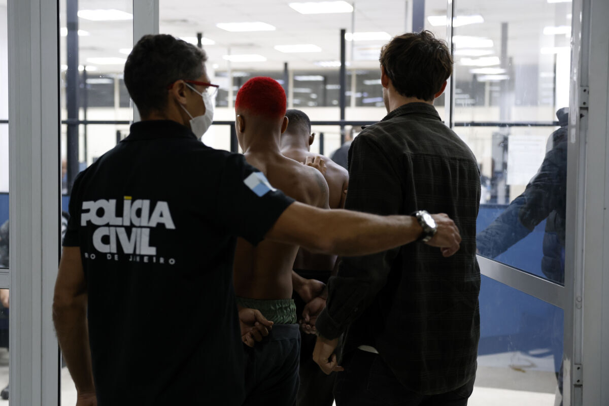 Polícia Militar mobiliza 27 batalhões contra avanço do Comando Vermelho no Rio de Janeiro