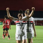 São Paulo assume liderança do Brasileirão Feminino após bater Vitória no Barradão