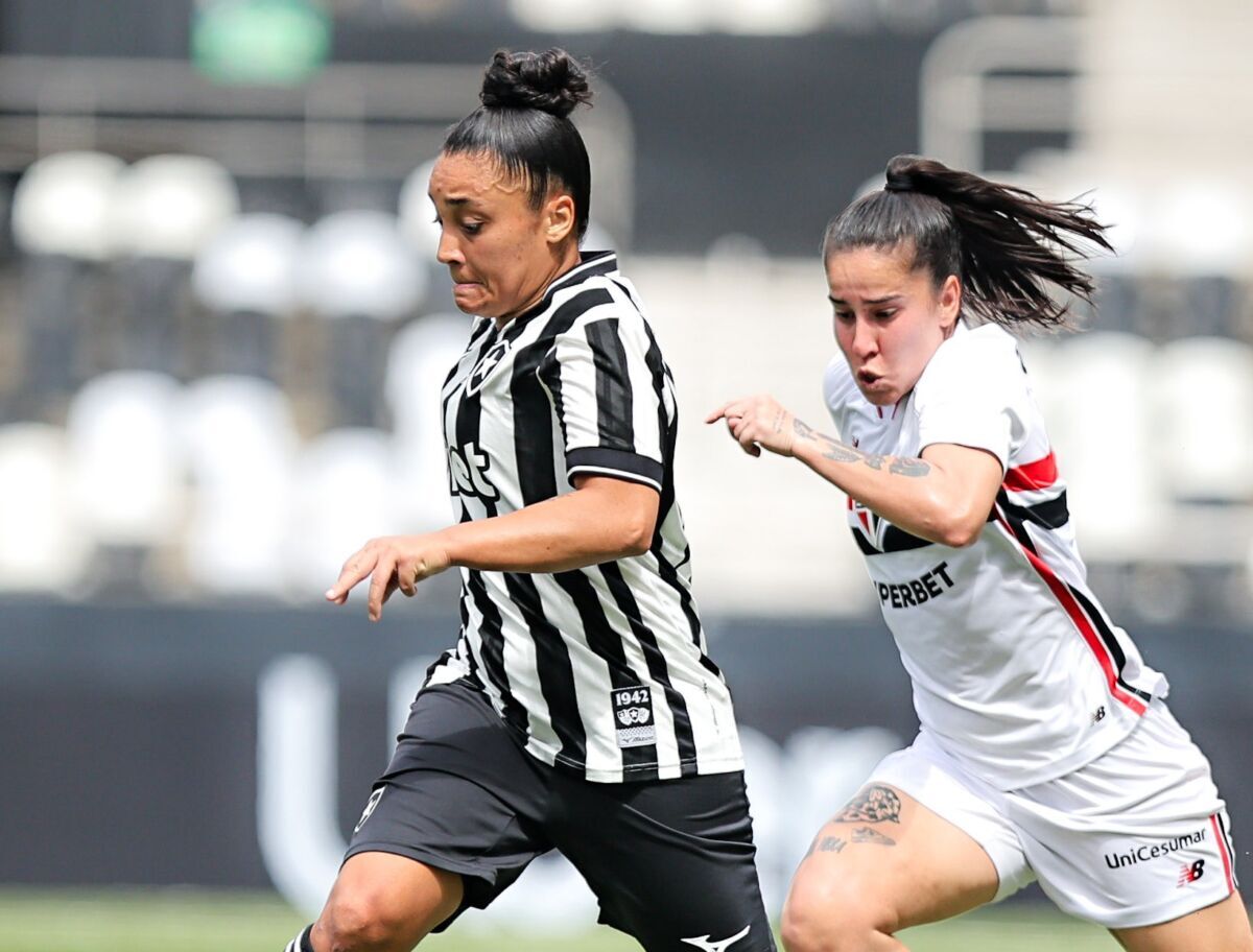São Paulo divide a liderança com o Corinthians após golear o lanterna Botafogo por 5 a 1